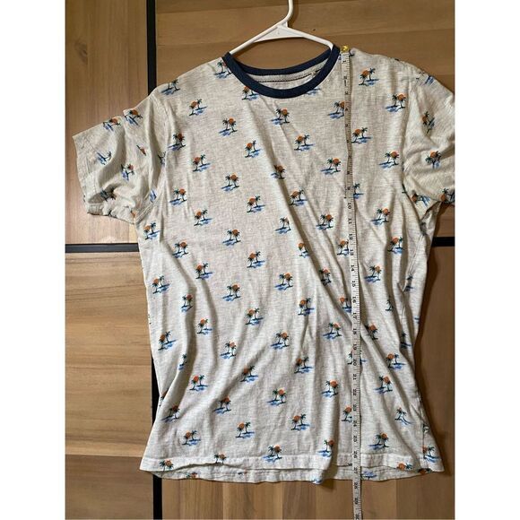 ‎Free Planet Men’s Tee - Picture 5 of 5